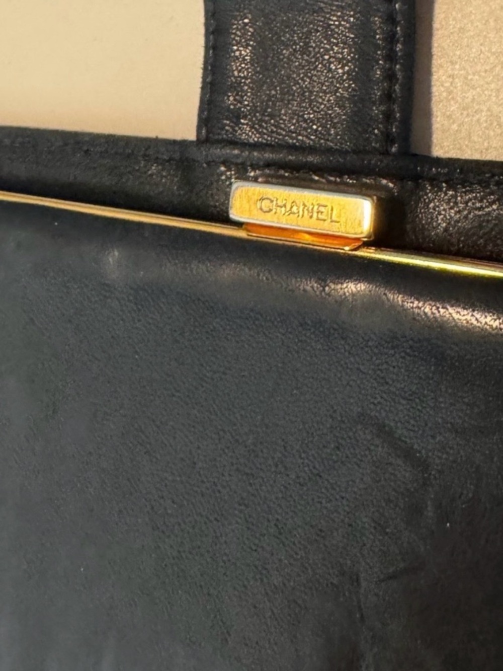 Chanel Vintage Caviar Kiss-Lock Wallet Black Leather CC Logo - Picture 6 of 9